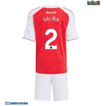 Camisa de Futebol Arsenal William Saliba #2 Equipamento Principal Infantil 2025-26 Manga Curta (+ Calças curtas)